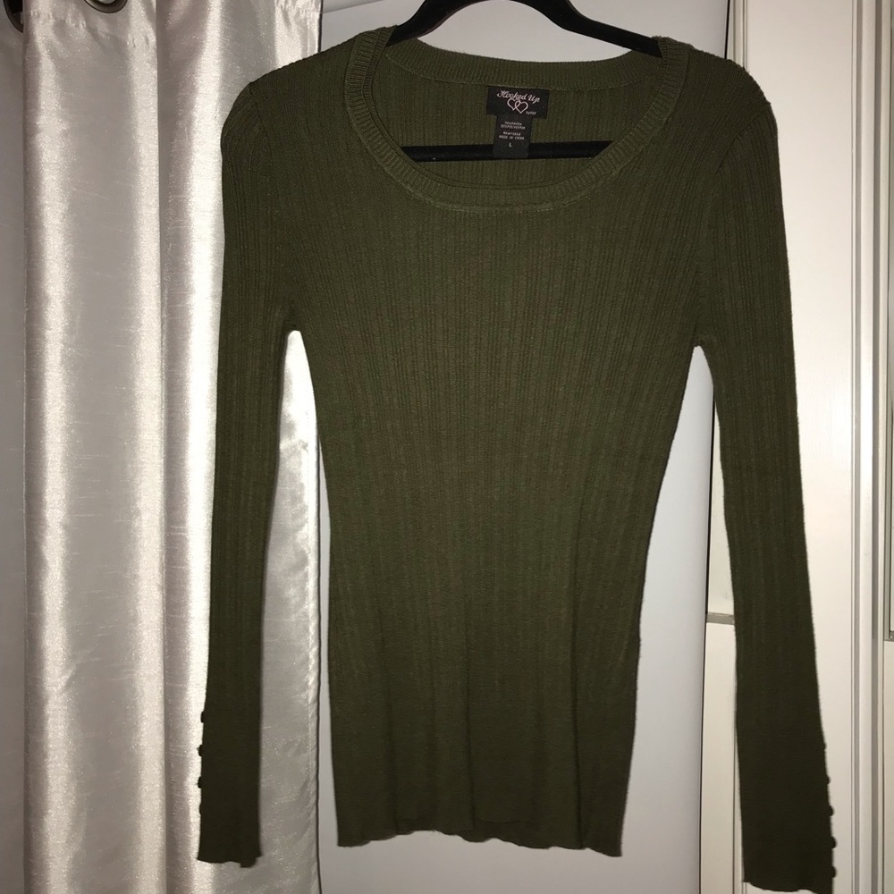 Green fitted sweater ✅